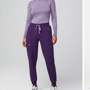 Açaí Fabletics On Call scrub joggers